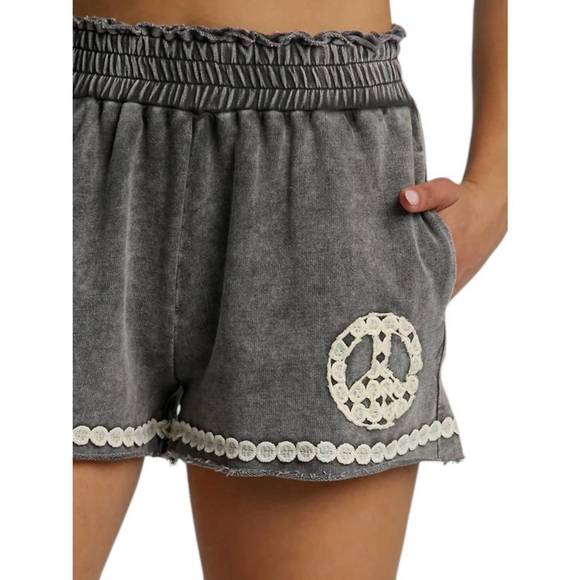 NEW UMGEE peace out shorts in charcoal - Picture 2 of 2